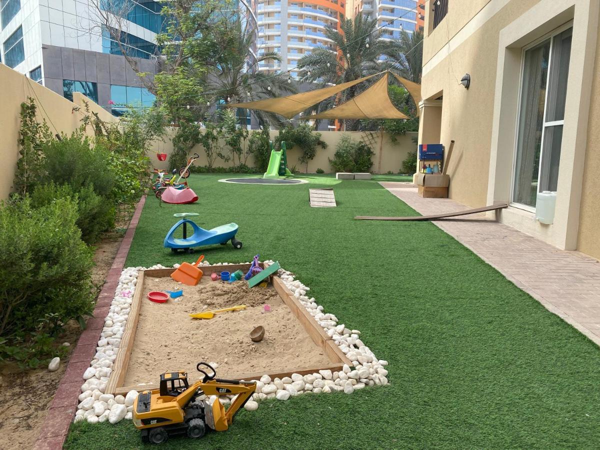 Spacious 4-Bedroom Villa, Children Friendly Dubaï Extérieur photo