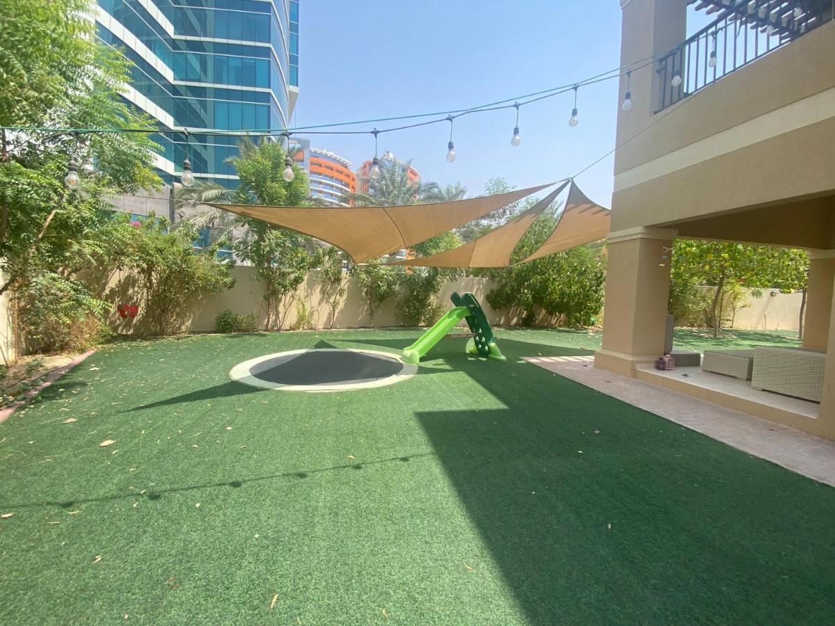 Spacious 4-Bedroom Villa, Children Friendly Dubaï Extérieur photo